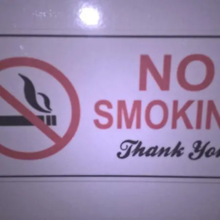 Center - 24 H Contactless Self Check-in, No Smoking, Free Bottled Water, Coffee And Tea